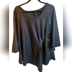 Womans 3/4 sleeve top